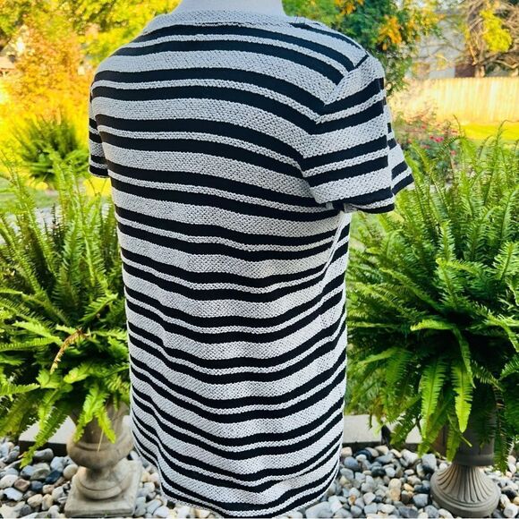 Liz Claiborne Black and White Striped top size Medium - Picture 3 of 7